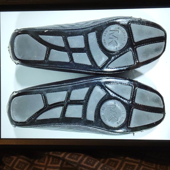 Previously Loved Michael Kors Black Leather Logo Flat Size 6 - Picture 2 of 7